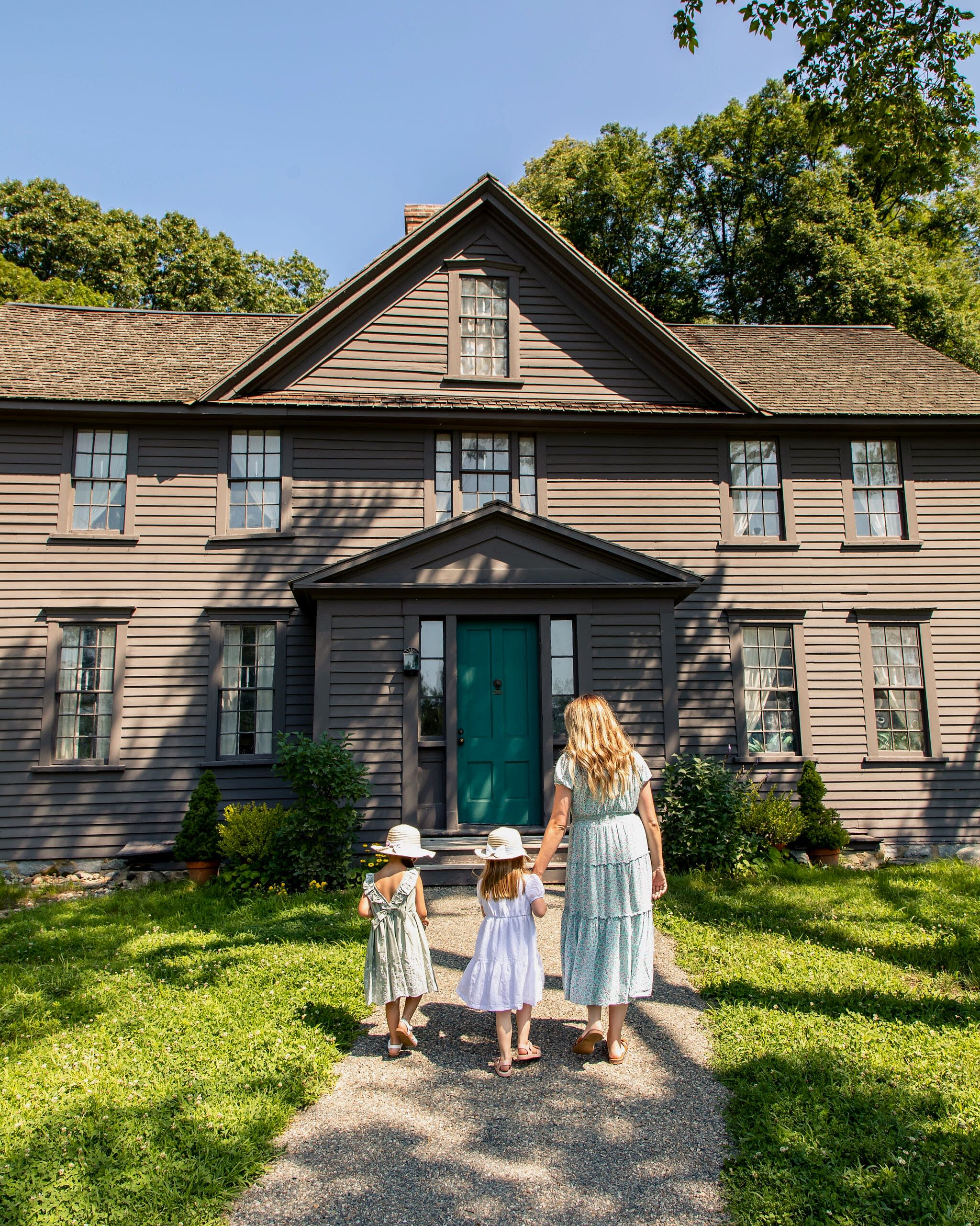 Best Hotels for Families Visiting New England Colleges